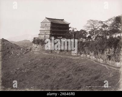 c.1900 photo d'époque : mur de ville et pagode de cinq étages, Canton, Gunagzhou, Chine. Banque D'Images