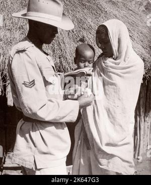 1940s Afrique de l'est - ordre médical de l'armée Kenya Photographie d'un officier de recrutement de l'armée britannique en poste en Afrique de l'est et au Moyen-Orient pendant la Seconde Guerre mondiale Banque D'Images