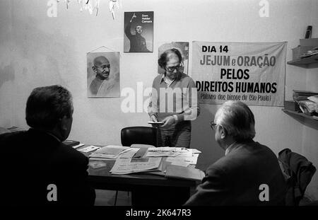 Adolfo Perez Esquivel, lauréat du prix Nobel de la paix en 1980, dans son bureau de Buenos Aires Banque D'Images