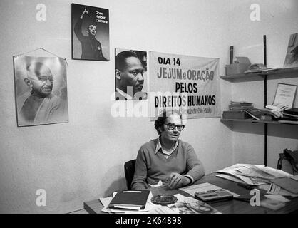 Adolfo Perez Esquivel, lauréat du prix Nobel de la paix en 1980, dans son bureau de Buenos Aires Banque D'Images