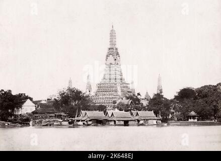 Photographie ancienne du XIXe siècle : temple du front de mer, pagode, à Bangkok, Siam, Thaïlande Banque D'Images