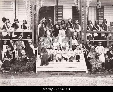 Photographie ancienne de la fin du XIXe siècle: École Parsi Girls, Bombay, Mumbai, Inde, c.1880. Banque D'Images