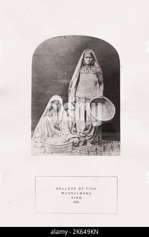 Photographie du XIXe siècle: Le peuple de l'Inde: Une série d'illustrations photographiques, avec typographie descriptive, des races et tribus de l'Hindustan - publié dans les années 1860 sous l'ordre de la Viceroy, Lord Canning - vendeurs de poisson, Mussulmans, Sind Banque D'Images