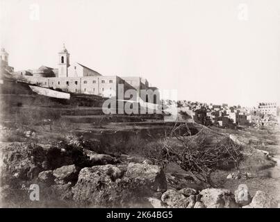 Photographie ancienne du XIXe siècle : vue générale de Bethléem et de l'église de la Nativité, Terre Sainte, Palestine, Cisjordanie moderne. Banque D'Images