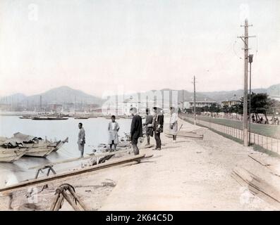 Photo d'époque de la fin du XIXe siècle : boatmen, Kobe Bund, Japon. Banque D'Images