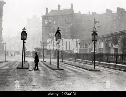 La gare routière de Victoria à Londres - déserté pendant les heures de pointe en mars 1926 en raison de grèves Banque D'Images