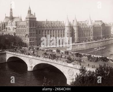 Photographie vintage du 19e siècle - Pont au change, Paris, France. Le Pont au change est un pont sur la Seine à Paris, en France. Le pont est situé à la frontière entre les premier et quatrième arrondissements. Il relie l'ÃƒÂŽle de la Cité depuis le Palais de Justice et la conciergerie, jusqu'à la rive droite, place du Châtelet. Banque D'Images