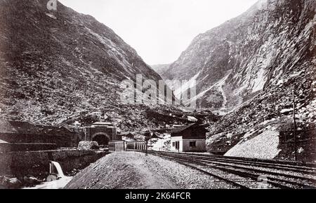 Photographie du XIXe siècle - entrée du tunnel de St Gotthard, ligne de chemin de fer, Suisse Banque D'Images