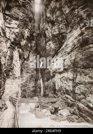 Photographie ancienne du XIXe siècle : gorge du glacier de Grindelwald, Suisse, rivière Lutschine. Banque D'Images