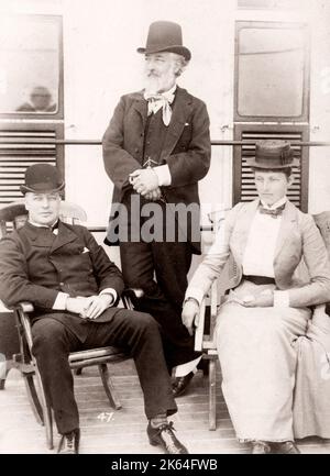 1889 Photographie - RMS - Teutonic à partir d'un album d'images concernant le lancement du navire, qui a été construit par Harland and Wolff de Belfast, pour la White Star Line - plus tard pour atteindre une certaine notoriété en tant que le propriétaire du Titanic. L'album montre l'intérieur de la barque, membre de l'équipage d'essai, croisières, y compris une visite à bord par le Kaiser allemand et Prince de Galles, ainsi que de nombreuses images d'autres visiteurs. Cette image - Lord Charles Beresford et Sir Frederic Leighton (artiste) Banque D'Images