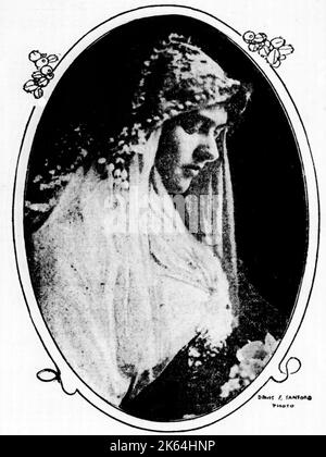 Mme Karl H. Behr (1892-1965) le jour de son mariage à l'église de la Transfiguration à New York. Anciennement Helen Monypeny Newsom, passager de première classe du Titanic. Elle a survécu au naufrage avec son futur mari, le joueur de tennis Karl Behr (1885-1949). Banque D'Images