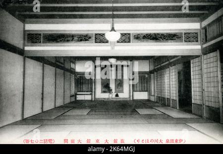 Grande chambre traditionnelle japonaise avec tatami. Banque D'Images