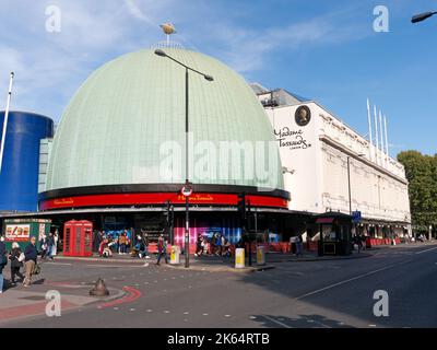 Vue sur le musée de cire de Madame Tussauds, une attraction touristique majeure de Marylebone Road à Londres Banque D'Images