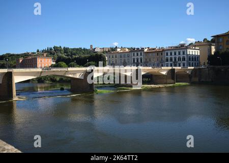 Pont Ponte alle Grazie et rivière Arno Florence Italie Banque D'Images