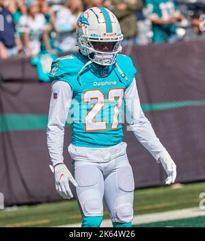 East Rutherford, New Jersey, États-Unis. 9th octobre 2022. Les dauphins de Miami à l'angle de Keion Crossen (27) lors de l'échauffement avant un match de la NFL contre les New York Jets au stade MetLife à East Rutherford, New Jersey, le dimanche 9 octobre 2022. Duncan Williams/CSM/Alamy Live News Banque D'Images