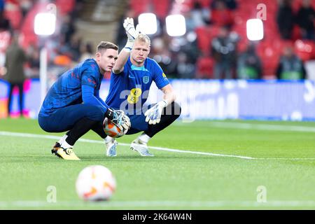 Dean Henderson, d'Angleterre, se réchauffe avec Aaron Ramsdale, d'Angleterre, avant le match de l'UEFA Nations League entre l'Angleterre et l'Allemagne au stade Wembley, à Londres, le lundi 26th septembre 2022. (Credit: Pat Scaasi | MI News) Credit: MI News & Sport /Alay Live News Banque D'Images