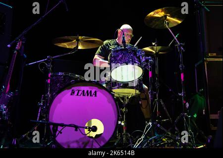 Glasgow, Royaume-Uni. 11th octobre 2022. Photographies de Dinosaur dans la représentation à la Queen Margaret Union à Glasgow le 11th octobre 2022 crédit: Glasgow Green à l'heure d'hiver/Alamy Live News Banque D'Images