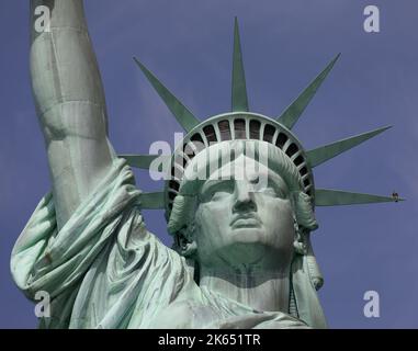 Symbole de liberté. Statue de la liberté sur l'île de la liberté dans la Grande Pomme (New York). Banque D'Images