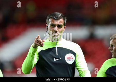 Londres, Royaume-Uni. 11th octobre 2022. Arbitre Craig Hicks lors du match Sky Bet League 1 entre Charlton Athletic et Exeter City à The Valley, Londres, le mardi 11th octobre 2022. (Credit: Tom West | MI News) Credit: MI News & Sport /Alay Live News Banque D'Images