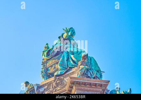 VIENNE, AUTRICHE - 17 FÉVRIER 2019 : Maria Theresa sur le pot du monument au milieu de Maria-Theresien-Platz à Vienne, sur 17 février à Vien Banque D'Images