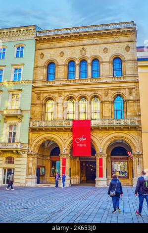 VIENNE, AUTRICHE - 17 FÉVRIER 2019 : façade du Palais Ferstel, le palais historique, aujourd'hui servi de passage commercial, sur 17 février à Vienne, A Banque D'Images