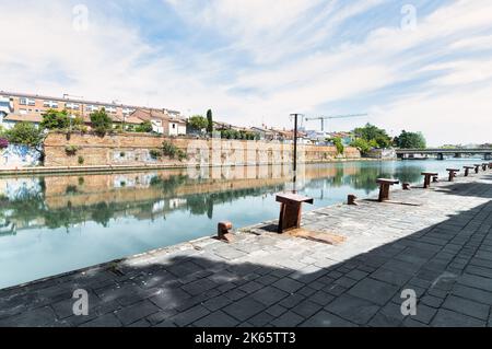 Canal du port de Rimini Mer Adriatique Italie Banque D'Images