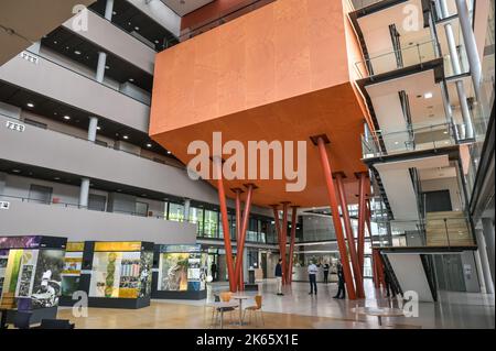 Leipzig, Allemagne. 11th octobre 2022. Le hall d'entrée de l'Institut Max Planck pour l'anthropologie évolutive à Leipzig. Credit: Heiko Rebsch/dpa/Alay Live News Banque D'Images