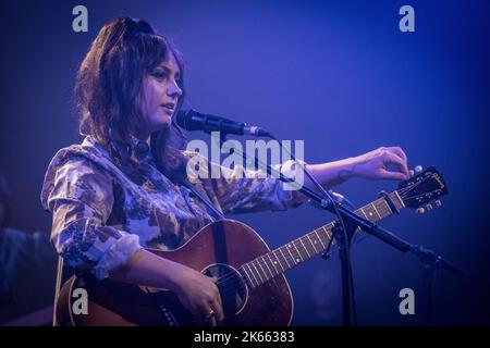 Copenhague, Danemark. 11th octobre 2022. Le chanteur, compositeur et musicien américain Angel Olsen interprète un concert à Vega à Copenhague. (Crédit photo : Gonzales photo/Alamy Live News Banque D'Images