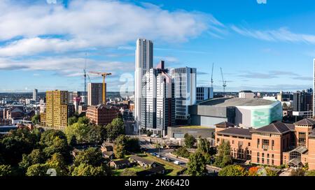 FIRST DIRECT ARENA, LEEDS, ROYAUME-UNI - 28 SEPTEMBRE 2022. Une vue aérienne de la First Direct Arena dans un horizon urbain de Leeds Banque D'Images