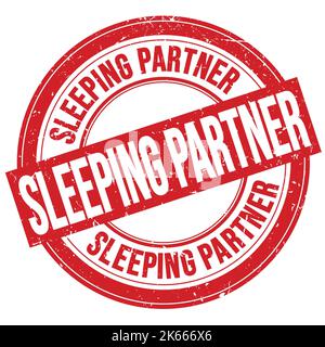Texte « SLEEPING PARTNER » écrit sur l'affiche rouge circulaire en forme de timbre grungy Banque D'Images