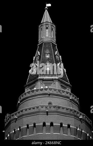 Angle de la tour Arsenal Sobakina du Kremlin de Moscou. La plus massive de toutes les tours du Kremlin. Une attraction populaire à Moscou. 11.05.2022 Banque D'Images