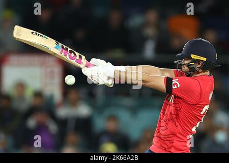 Dawid Malan d'Angleterre est vu pendant le Dettol T20I série 2 de 3 Match Australie contre l'Angleterre à Manuka Oval, Canberra, Australie, 12th octobre 2022 (photo par Patrick Hoelscher/News Images) Banque D'Images