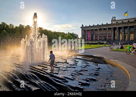 Fontaine dans le Musée de Lustgarten et Altes, collections d'antiquités classiques des Musées nationaux de Berlin, Ile aux Musées, Allemagne, Berlin Banque D'Images