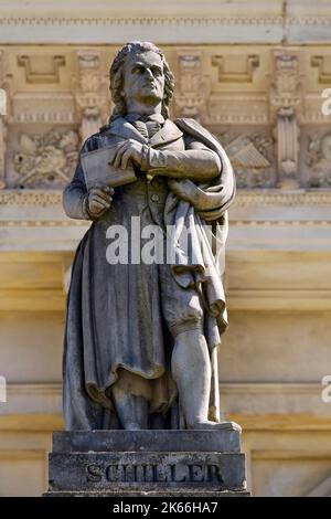 Statue de Schiller devant l'opéra, Allemagne, Basse-Saxe, Hanovre Banque D'Images