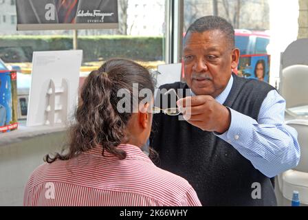 Dispensation opticien Banque D'Images