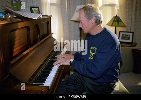 CLINT EASTWOOD, MYSTIC RIVER, 2003 Banque D'Images