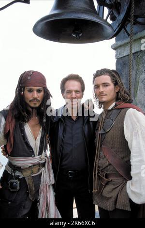 JOHNNY DEPP, Jerry Bruckheimer, Orlando Bloom, PIRATES DES CARAÏBES : LA MALÉDICTION DU BLACK PEARL, 2003 Banque D'Images