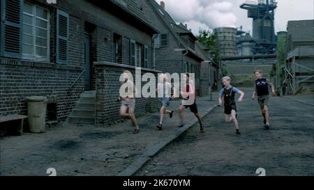 ENFANTS EN TRAIN DE COURIR, LE MIRACLE DE BERNE, 2003 Banque D'Images