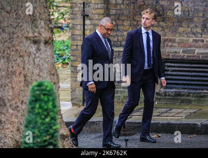 James Cleverly, député de Braintree, ministre britannique des Affaires étrangères, politicien conservateur, marche à Downing Street, Londres, Royaume-Uni Banque D'Images