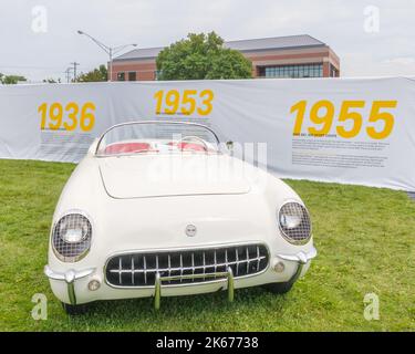 BIRMINGHAM, MI/États-Unis - 16 AOÛT 2014 : une Corvette 1953 de Chevrolet, Woodward Dream Cruise. Banque D'Images