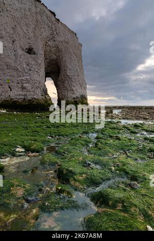 Kingsgate Bay Sea Arch, Broadescaliers, Kent, Angleterre, Royaume-Uni Banque D'Images