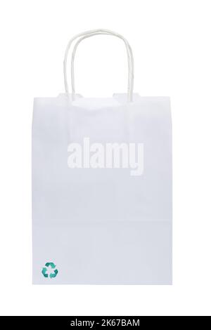 Sac en papier blanc écologique avec logo de recyclage des déchets, isolé sur fond blanc. Concept de vie verte. Banque D'Images