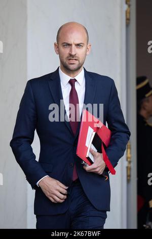 Jean-Noël Barrot, ministre français de la transition numérique et des télécommunications, part après la réunion hebdomadaire du cabinet au palais présidentiel de l'Elysée à Paris sur 12 octobre 2022.photo de Raphaël Lafargue/ABACAPRESS.COM Banque D'Images