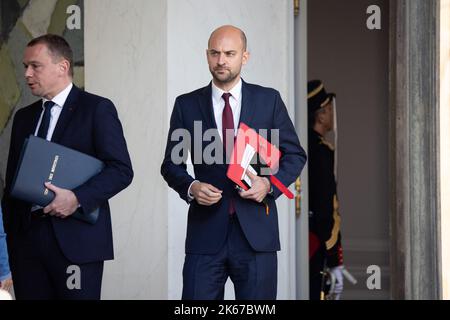 Jean-Noël Barrot, ministre français de la transition numérique et des télécommunications, part après la réunion hebdomadaire du cabinet au palais présidentiel de l'Elysée à Paris sur 12 octobre 2022.photo de Raphaël Lafargue/ABACAPRESS.COM Banque D'Images