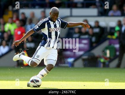 22 septembre 2012 - Premiership football - West Bromwich Albion vs Reading. Youssouf Mulumbu de West Bromwich Albion frappe un coup de feu. Photographe: Paul Roberts / Pathos Banque D'Images