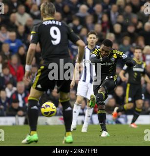 17th novembre 2012 - Barclays Premier League - West Bromwich Albion vs. Chelsea. Daniel Sturridge de Chelsea prend une photo. Photo: Paul Roberts / Pathos. Banque D'Images