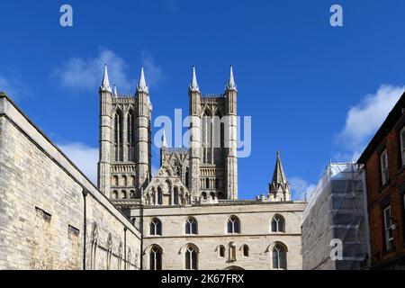 Le. Tours. De la cathédrale de Lincoln, vue de la place du château. Banque D'Images