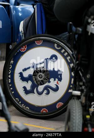 17th novembre 2012 - Barclays Premier League - West Bromwich Albion vs. Chelsea. Un écusson du Chelsea FC orne un fauteuil roulant. Photo: Paul Roberts / Pathos. Banque D'Images