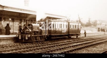 Premier train à la gare de Chipping Sodbury en 1903 Banque D'Images