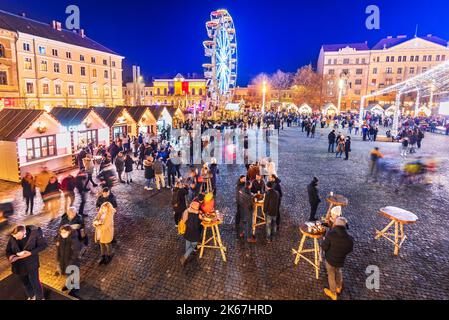 Cluj Napoca, Roumanie - décembre 2021. Marché de Noël et foire de contes d'hiver en Transylvanie, Europe de l'est. Banque D'Images